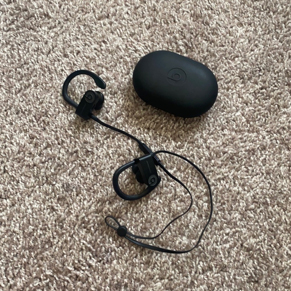 Black Powerbeats